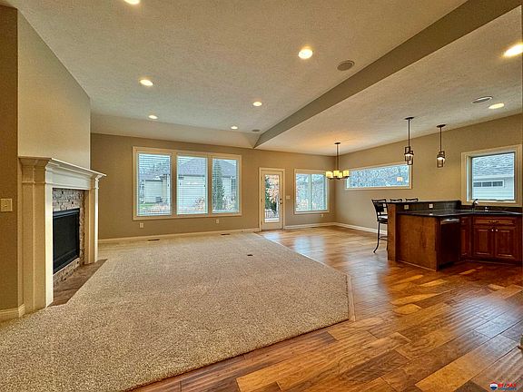 4th image of 4540 Hawthorne Dr