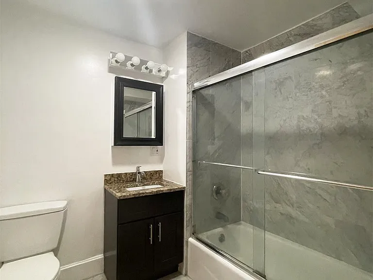 206 Christopher Columbus Dr #1B — Photo 11