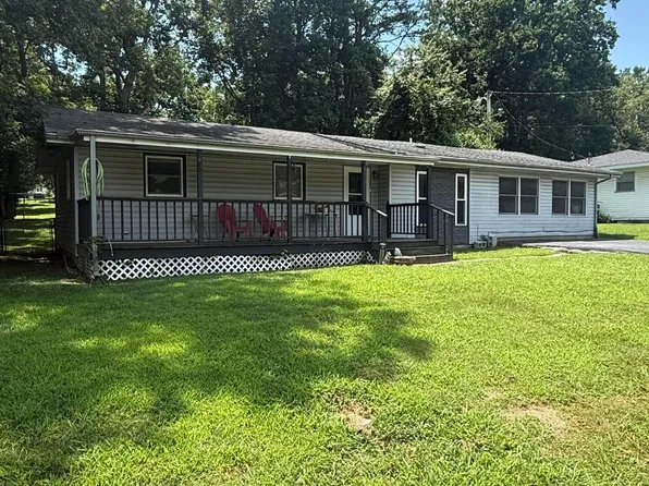 112 South Street, Crane, MO 65633