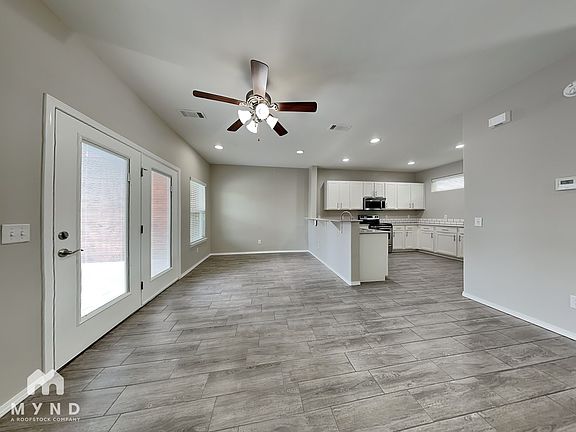 2nd image of 122 E Sycamore St #122