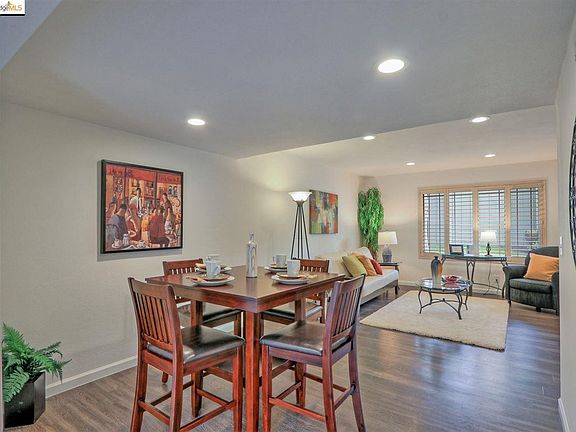 4th image of 818 Heartwood Way