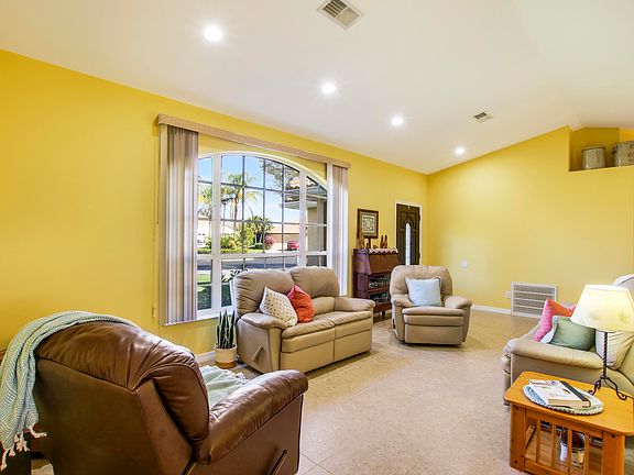 5th image of 1238 SW Briarwood Drive
