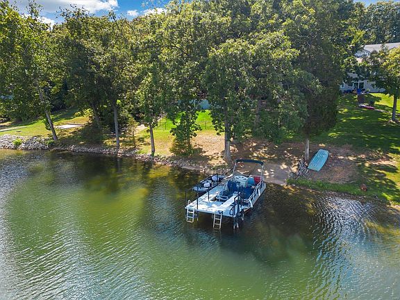 2nd image of 219 S Lake Dr