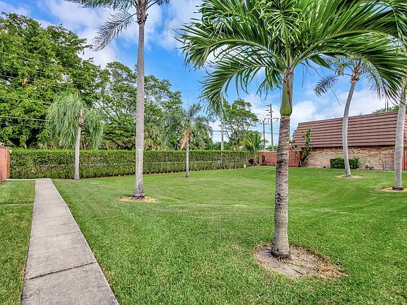 2nd image of 3889 Louis Drive