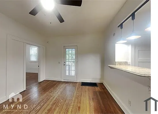 4 bed, 1376 sqft, $2,000 — Photo 2