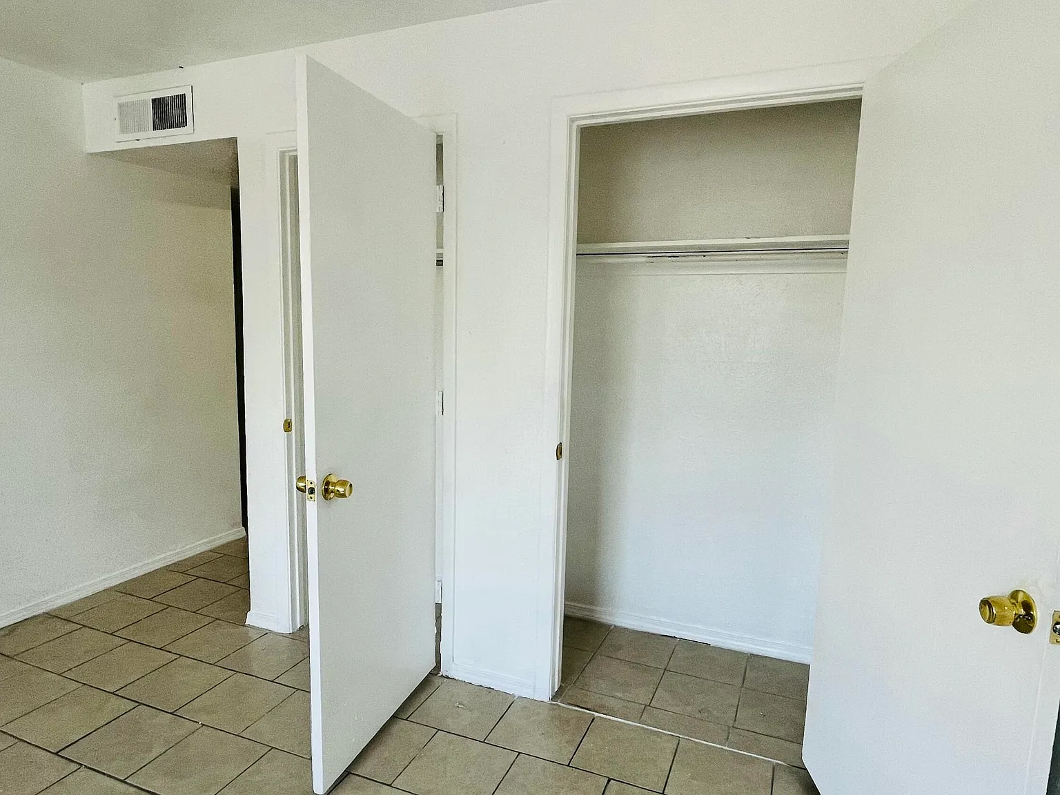 2 bed, 1.0 bath, 735 sqft, $1,074 — Photo 4