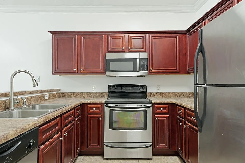 3 bed, 1472 sqft, $1,899 — Photo 2