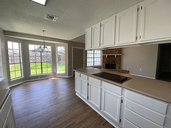 3rd image of 206 Hanson Dr