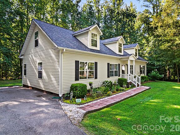 3rd image of 411 Alpine St