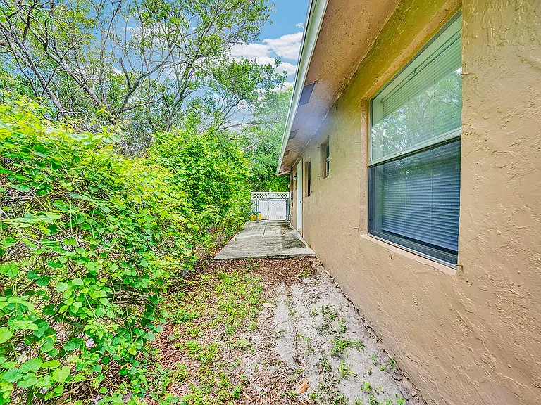 336 NE 12th Ave — Photo 8