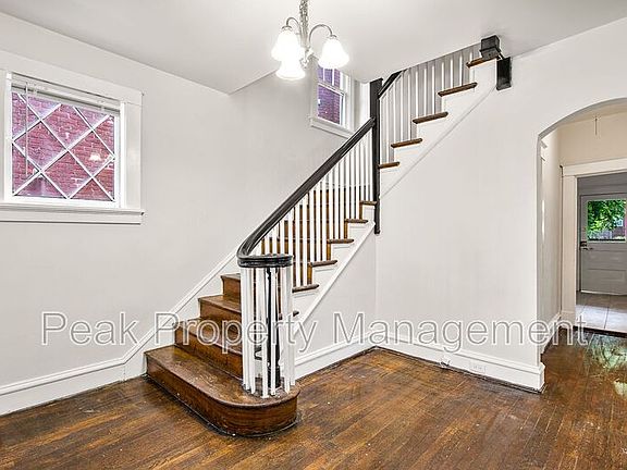 5th image of 1304 Bainbridge St