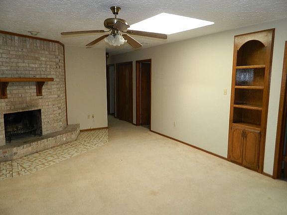 4th image of 2310 NE 9th St
