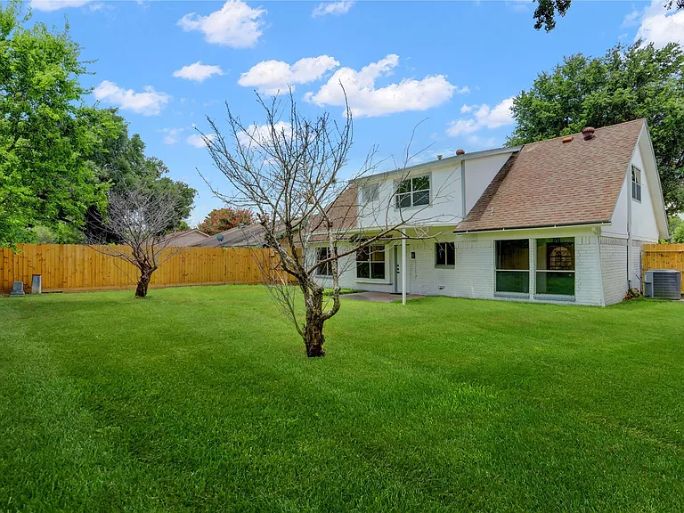 7926 Windy Creek Dr — Photo 46