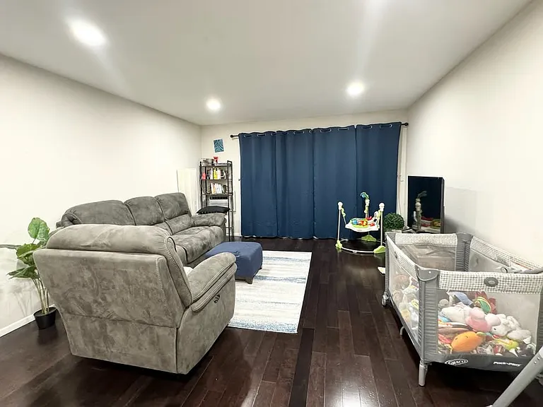 3300 Wolcott Cmn — Photo 5