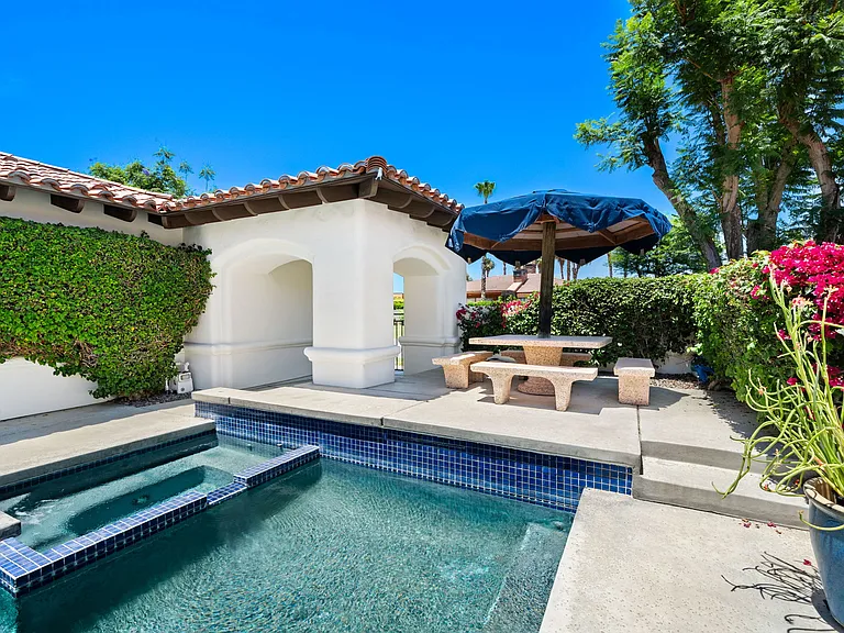 79695 Mandarina — Photo 36