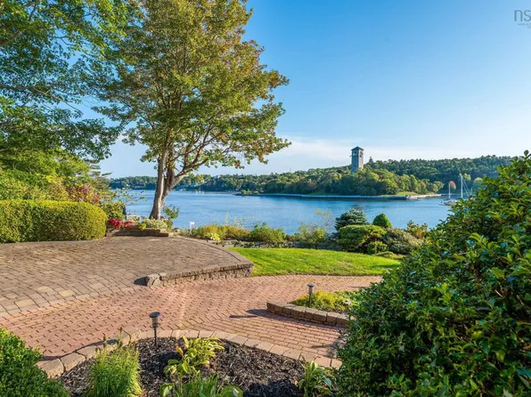 6634 South St, Halifax, NS B3H 1V2