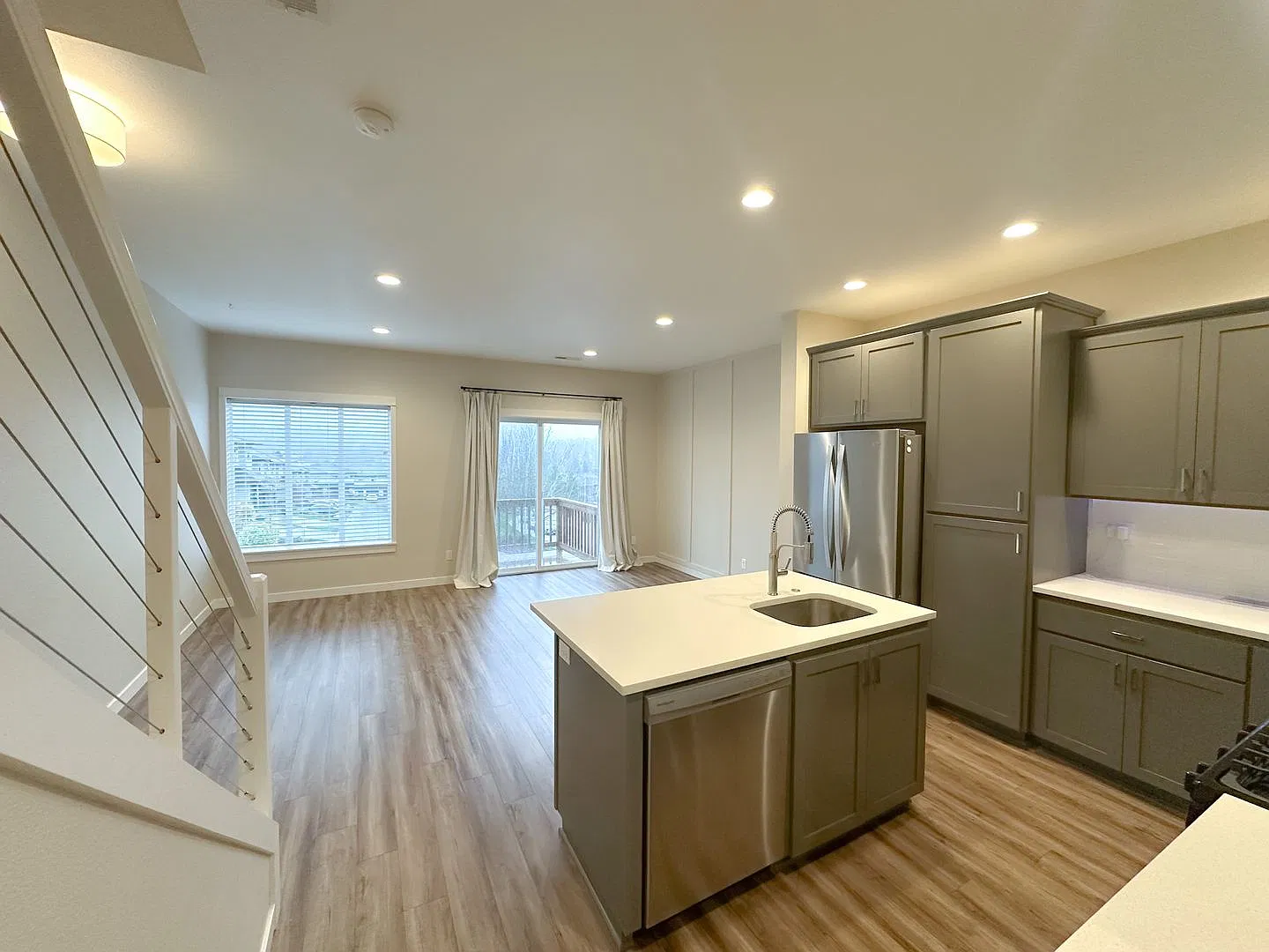Welcome Home Modern Townhome in South Salem's McKenzie Ridge — Photo 2