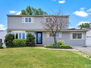 20 Cypress Dr, Parlin, NJ 08859