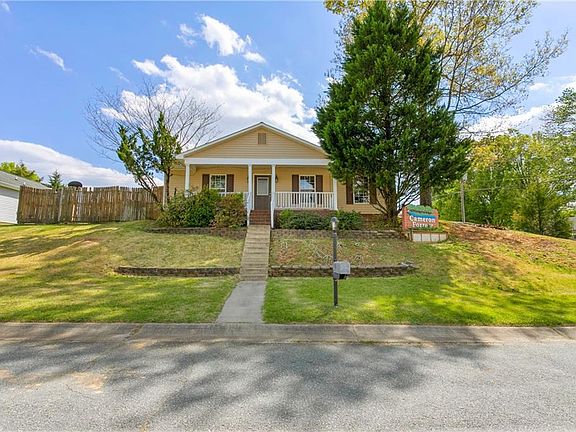 3rd image of 105 Justin Ct