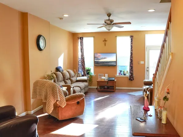 233 E Oak St, Norristown, PA 19401