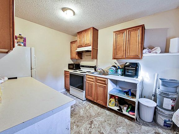 4th image of 3893 Pikes Peak Ave