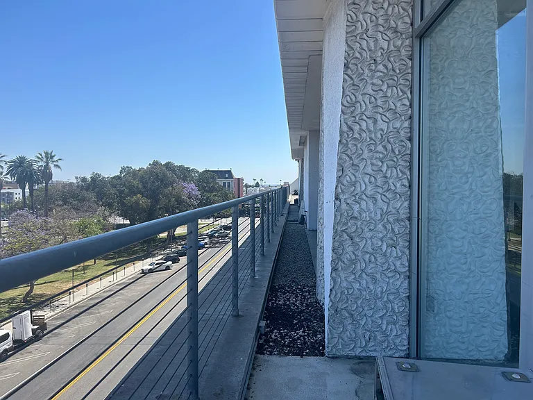 2404 Wilshire Blvd #4F — Photo 6