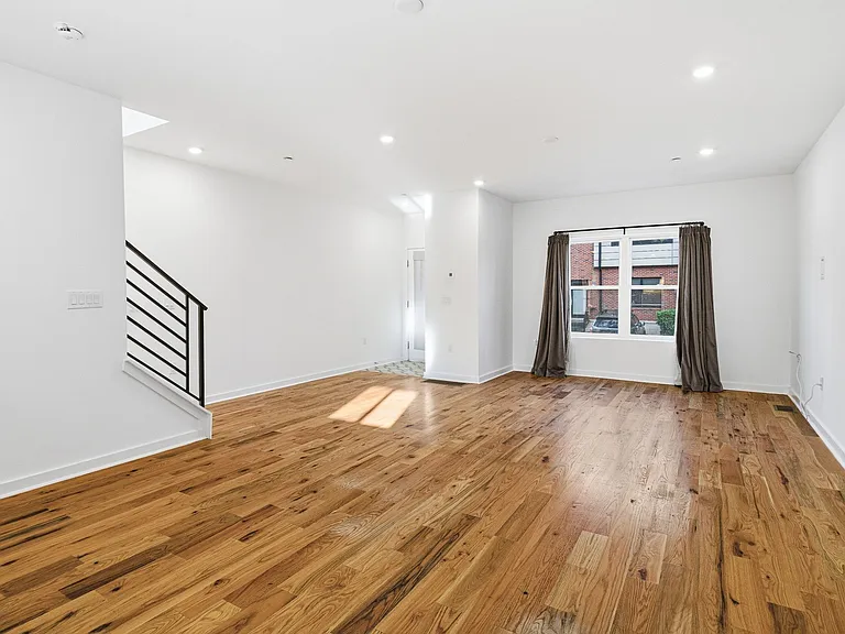 7013 Pipers Glen Way — Photo 4