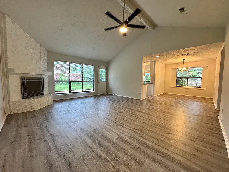 1421 Glyndon Dr — Photo 2