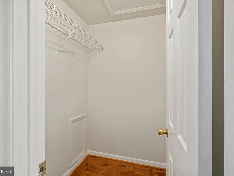 5716 Chapman Mill Dr #200 — Photo 20