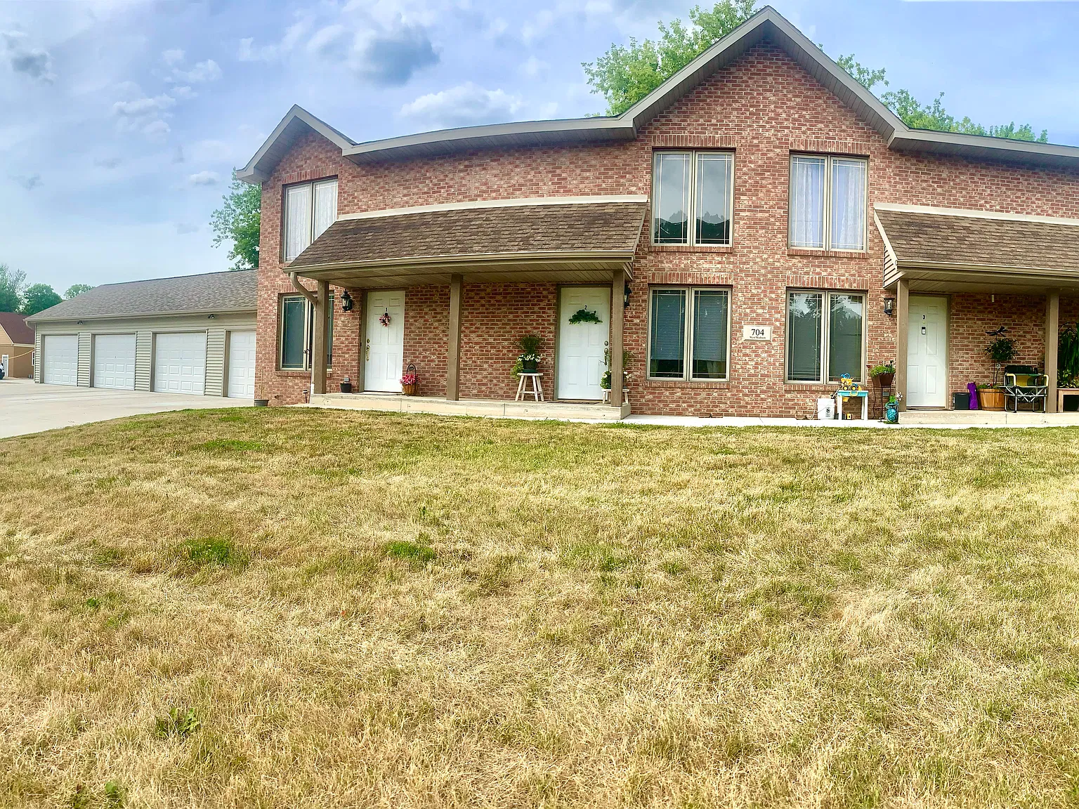 2 bed, 1.5 bath, 1200 sqft, $1,275 — Photo 1