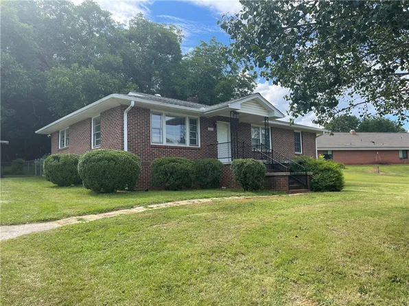 150 Tokeena Rd, Seneca, SC 29678