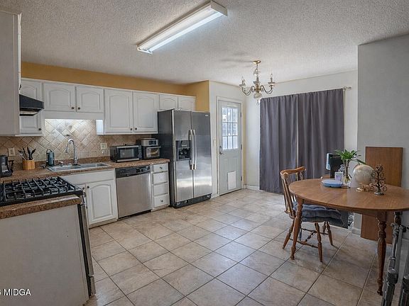 5th image of 251 Chadwick Cir
