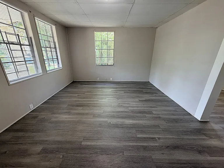 1005 N Oak St #B — Photo 6