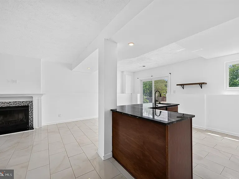 13296 Hollinger Ave — Photo 40