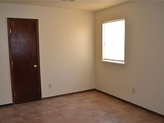 2nd image of 820 Russell Cir #822