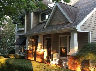 206 Overlake Dr, Chapel Hill, NC 27516