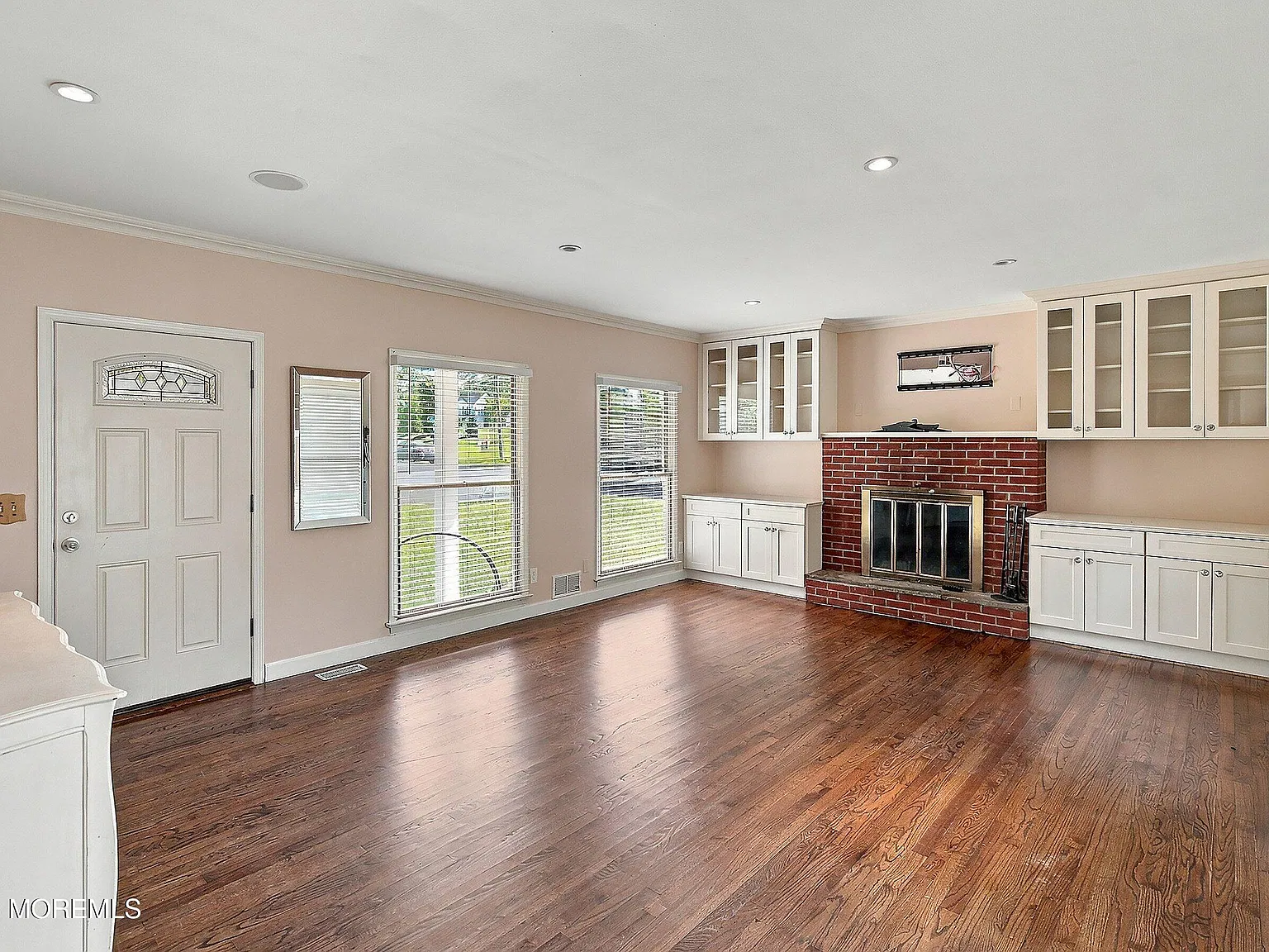 3 bed, 1035 sqft, $2,800 — Photo 3