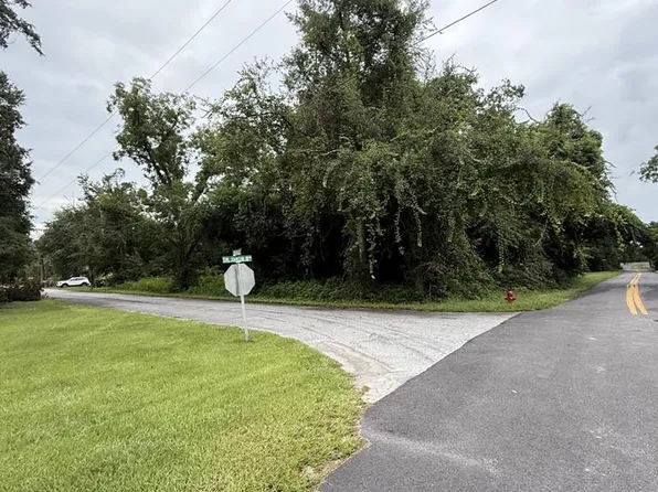 498 NE Broad St, Jesup, GA 31546