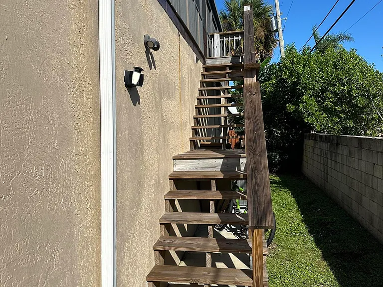 565 Jackson Ave — Photo 15