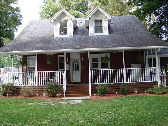2nd image of 1029 Emerson Ave