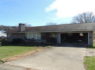 128 Hackler Ln, Independence, VA 24348