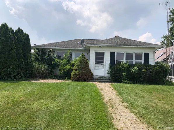 2003 River Rd, East China, MI 48054