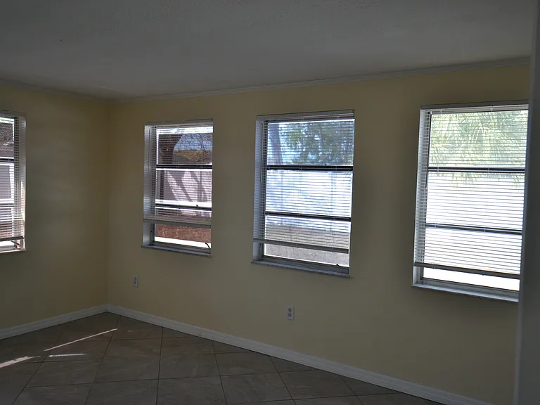 1351 Whitehall Ln — Photo 9