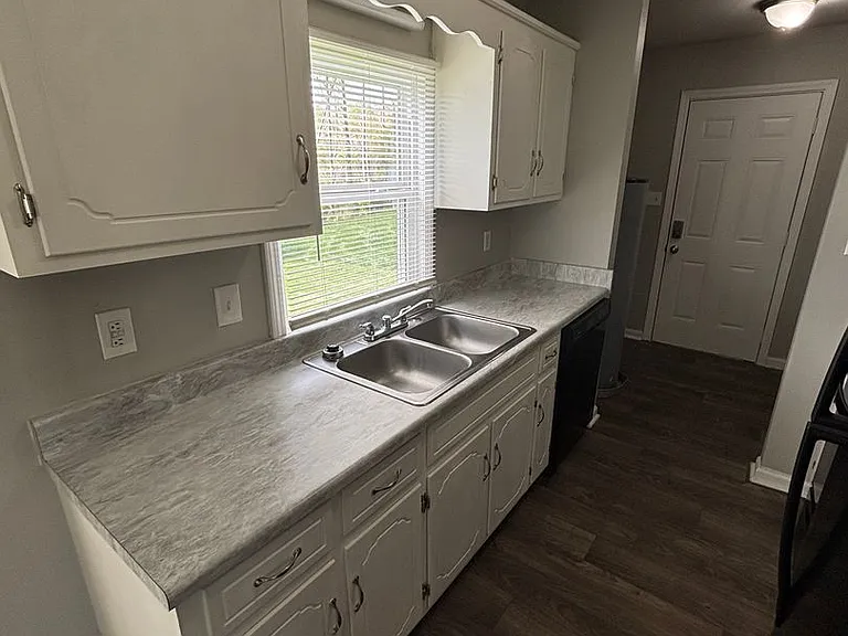 1237 Kendall Dr — Photo 12