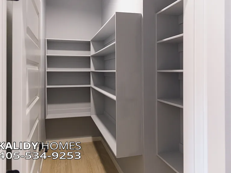 905 S Howard Ave — Photo 18