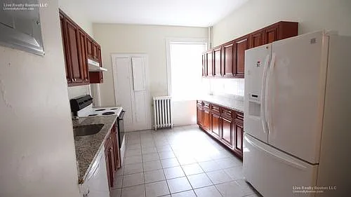 5 bed, 1.5 bath, 1600 sqft, $6,600 — Photo 2