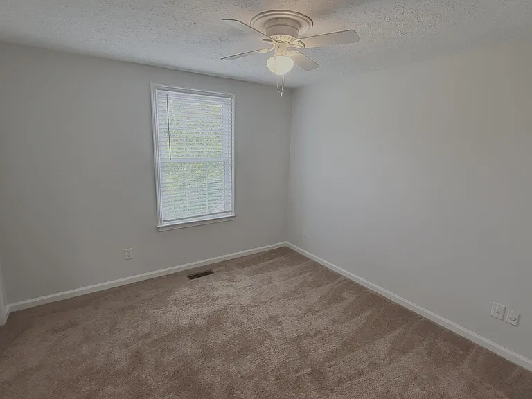 301 Hickory Pl — Photo 18