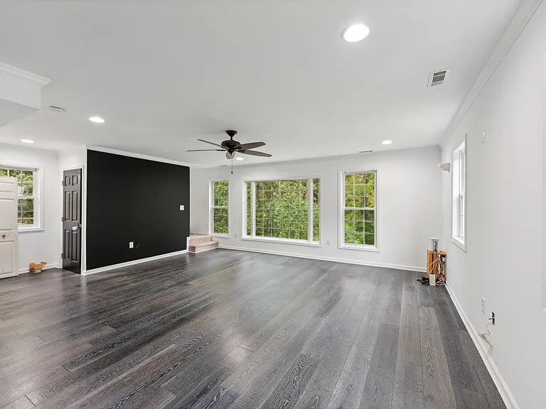 8403 Silverdale Ct — Photo 6
