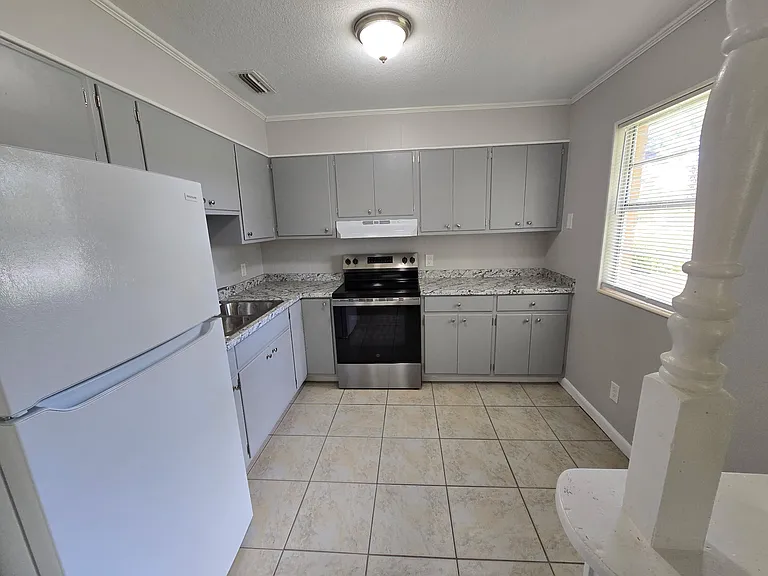 5802 E Highway 22 #1 — Photo 3