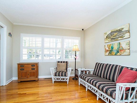 4th image of 1216 Woodcrest Ave